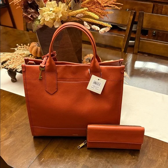 Fossil Women's Bold Orange Tote and Wallet ❤️FINAL SALE❤️ - Picture 2 of 9